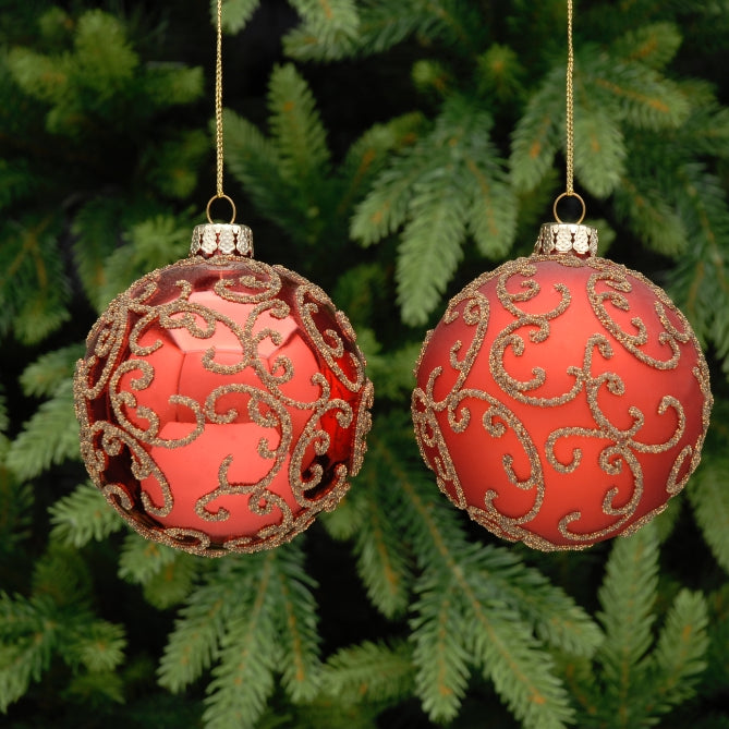 Christmas Tree Decorations from Pines and Needles